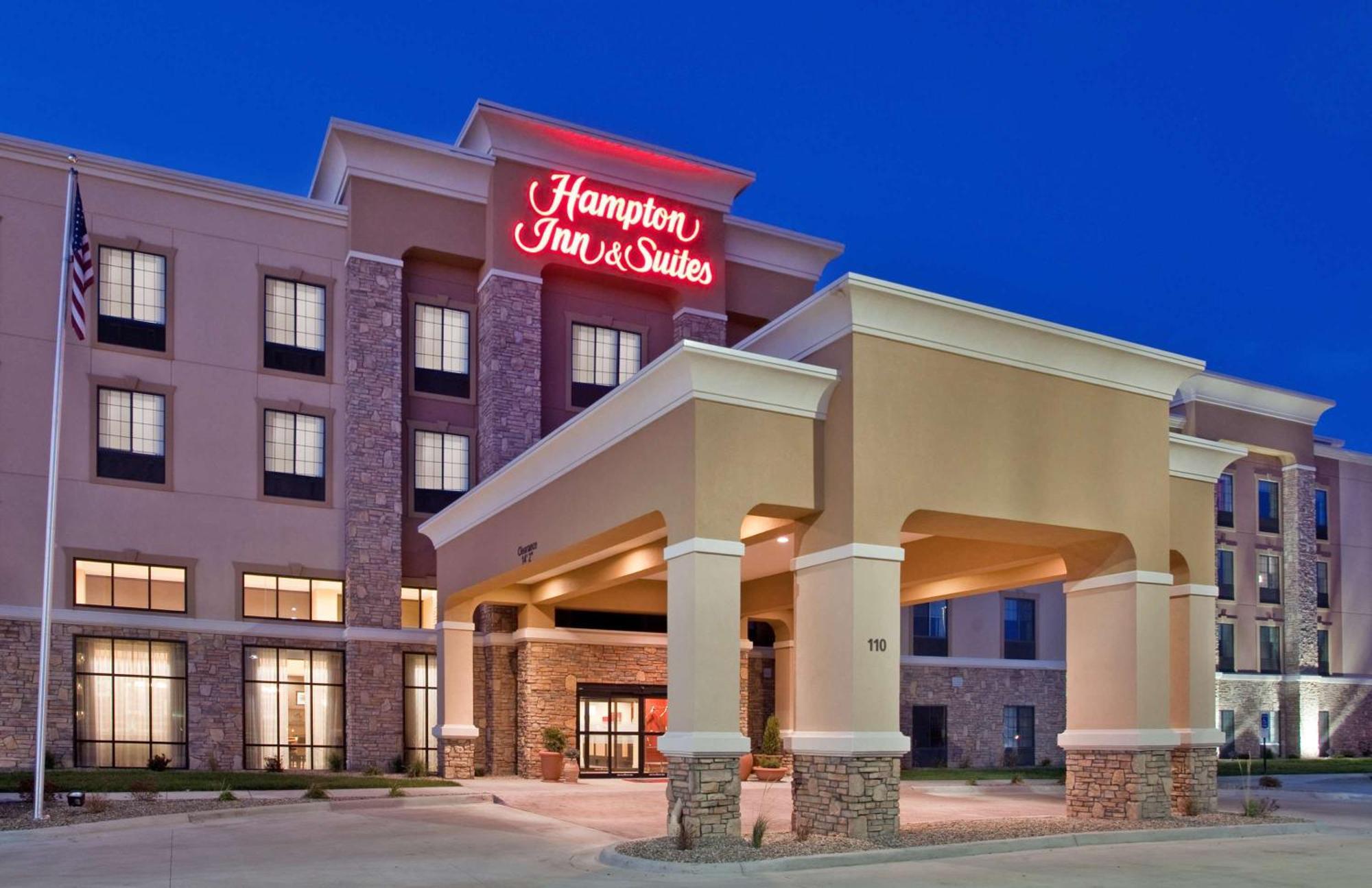 Hampton Inn & Suites Dickinson Nd Exterior photo